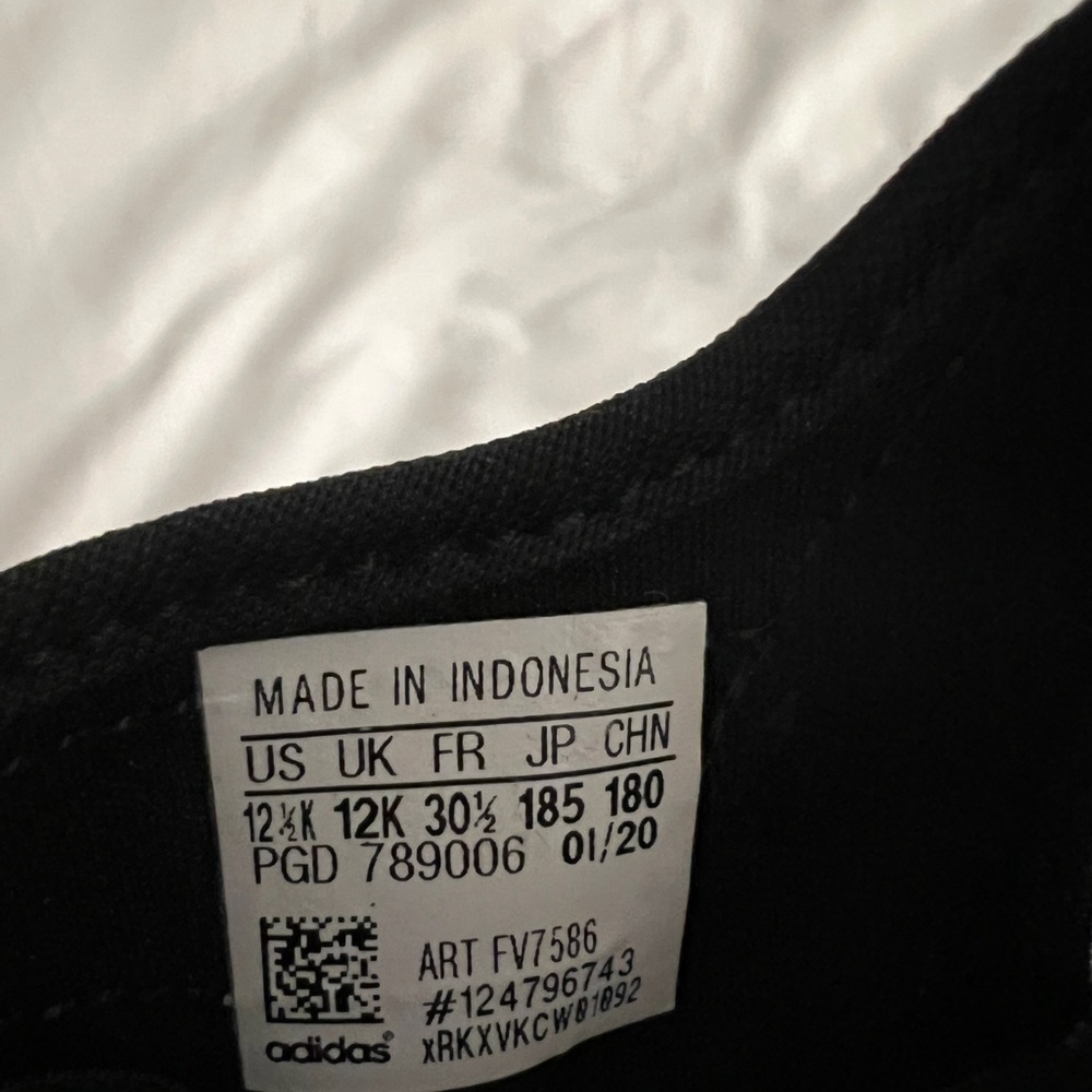 Girls Adidas sandal. - Picture 2 of 7